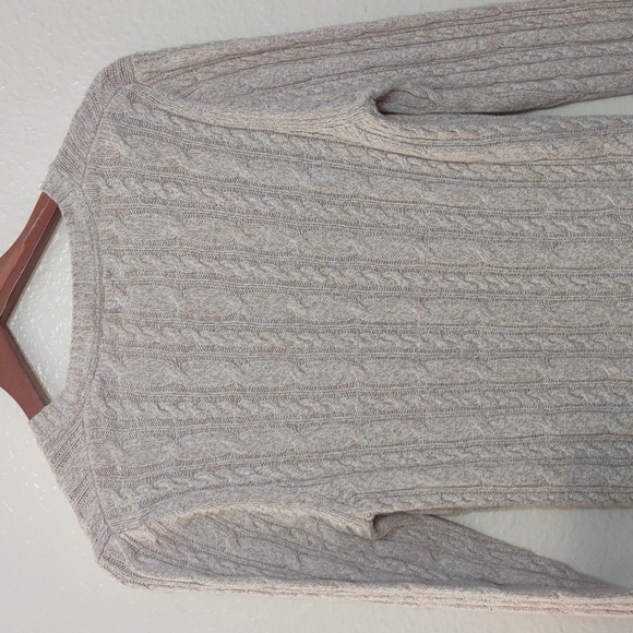 USED CROFT & BARROW CREAM SWEATER SIZE M HAS HOLE IN FRONT 100% COTTON - Picture 9 of 10